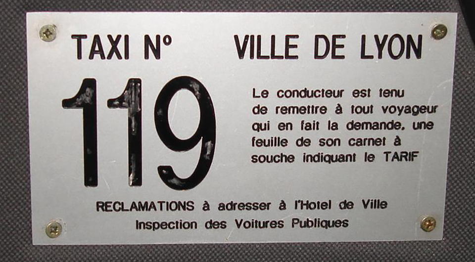 Numéro de licence, présent à l’intérieur de la porte