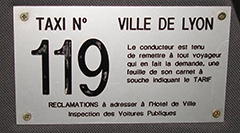 Numéro de licence, présent à l'intérieur de la porte