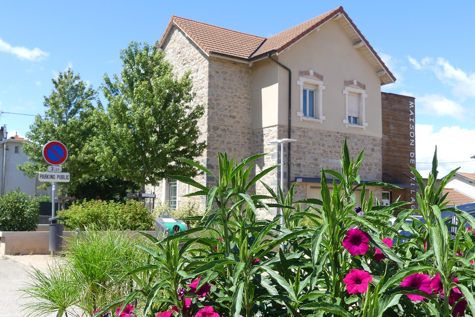 Centre du village de Saint-Genis-les-Ollières illustration